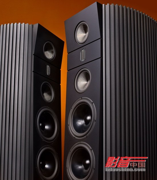500后级放大器 pass labs正式推出全新xs前级_电路图分享 文/赖英智 Spectral DMC-30SS与DMC-30SL二部前级外观一模一样,价格只相差一万多元,多年来唯一的小改款可见得这家公司的自信与谨慎。 2001年我曾评写过Spectral DMC-30SL/DMA-360前后级功放,世事如过眼云烟,中国的载人航天飞船上天了、伊拉克旧政府倒台了、世界经济从繁荣又走向衰退,许多音响品牌浮浮沉沉或者转手让人,或者烟消云散,Hi-End音响世界中唯独这套外观不甚起眼的功放仍然存在,继续销售,而且卖得还不错。最新的DMC-30SS前级外观与DMC-30SL完
