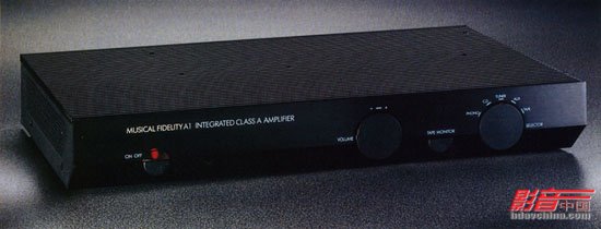 被发烧友戏称为铁板烧的经典功放A1。 对产品的要求安东尼对音乐传真的产品有三样最基本的要求。 第一,一流的声音。安东尼说:是否有人喜欢我们的声音,是个人的观点,音乐传真只负责发布符合我们严格标准的产品,其声音一直是令人兴奋的,内容丰富,全面,现实和令人满足。在一般情况下,发烧友认为我们的产品都是他们想听的。 第二,美观。 音乐传真在外部设计上,令每一个细节实现和谐。安东尼评论道:每个产品都是完全考虑形式和功能设计的。构想是使一个功率功放演奏时,无论是对眼睛还是耳朵来说,在全方位感观上都显