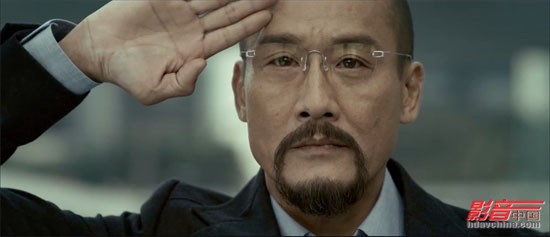 冲锋车内被劫持的警员中,竟有现任行动处副处长李文彬的独子李家俊