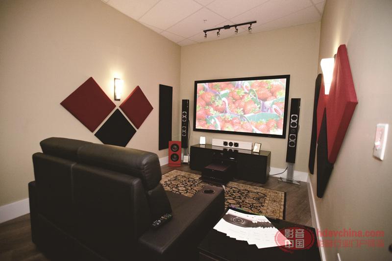 Home-Theater-with-Sony-4K-Projector-and-Stewart-Filmscreen1.jpg