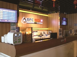 以观影为重点,Quake 4D 超感沙发给予更好的电影代入感-BFC 暴风超感点播影院(大元帅府店)