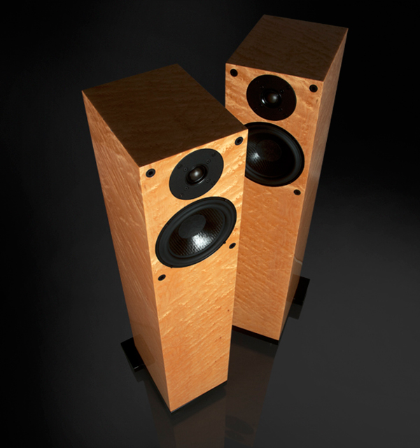 走亲民路线的wilson benesch square two落地式音箱