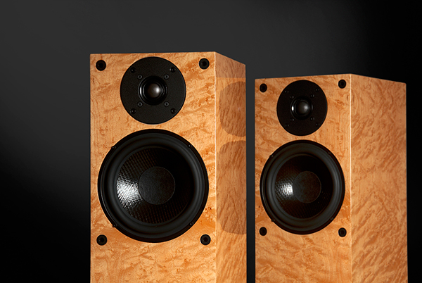 走亲民路线的wilson benesch square two落地式音箱