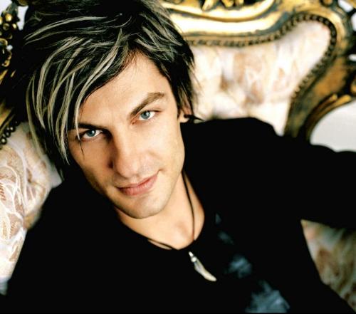 跨界钢琴家马克西姆回归古典风