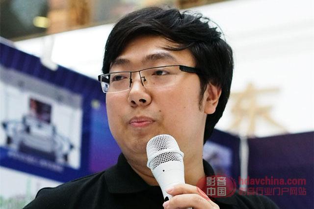 翟超老师在分享智能影院市场情况.