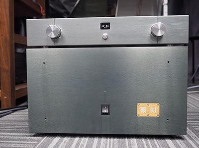 秦朝音响之QM2018前级和QC2350后级放大器开箱
