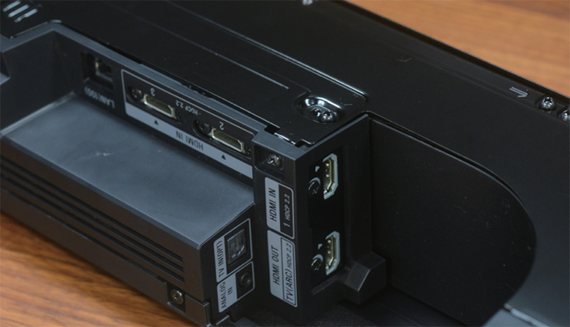 机身配备3个HDMI输入、1个HDMI输出、光纤、USB、LAN、模拟音频输入等接口