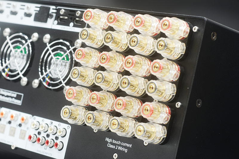 I.ISP 3D 16.12 ELITE 自帶12個(gè)聲道的功率放大器，每聲道的輸出功率為200W