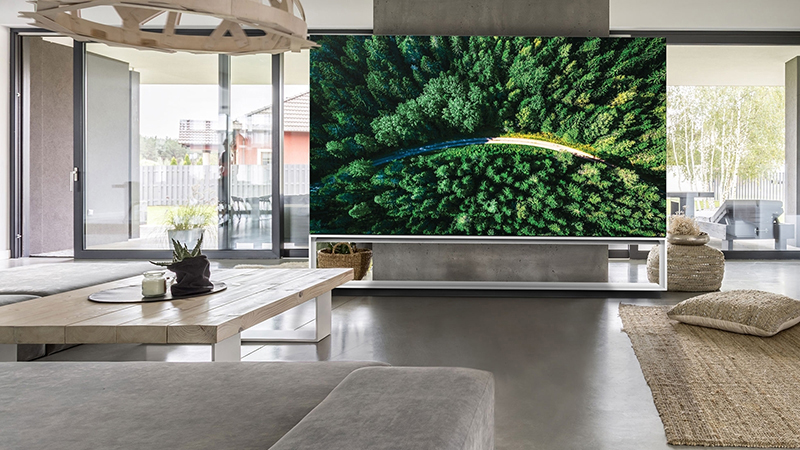 lg_signature_8k_oled_tv_-_lifestyle_2__large_full.jpg