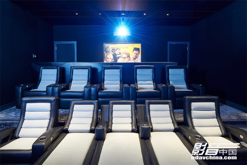 El-Padrino-Reverse-shot-taken-from-the-front-of-the-room-looking-at-the-seating-002.jpg