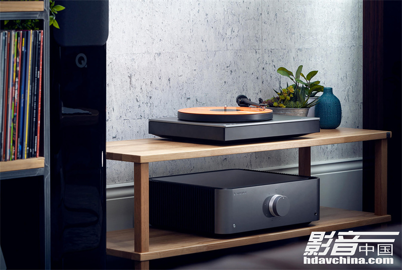 Cambridge_Audio_AlvaTT_Lifestyle_Mid_records+TT_02.jpg