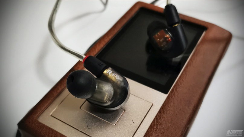 6Audio-technicaǣATH-E70.jpg