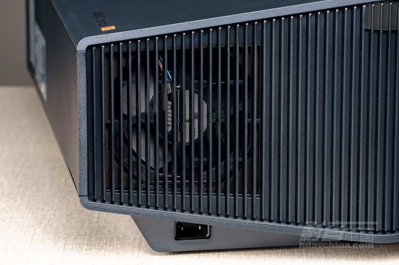\ 803-VPL-XW8100.JPG
