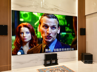 ���ҷá�����EPSON 4K����ͶӰ��CH-LS9000B������������̫����Ծ��ռ䣬�Թ�Ӱ����ӰԺʽ��������