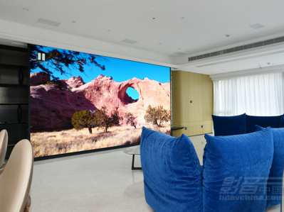 ���ҷá�����EPSON 4K����ͶӰ��CH-QL3000W�����������ڴ�ƽ���������200Ӣ���Ļ�������������ء��ĳ����ӽ�