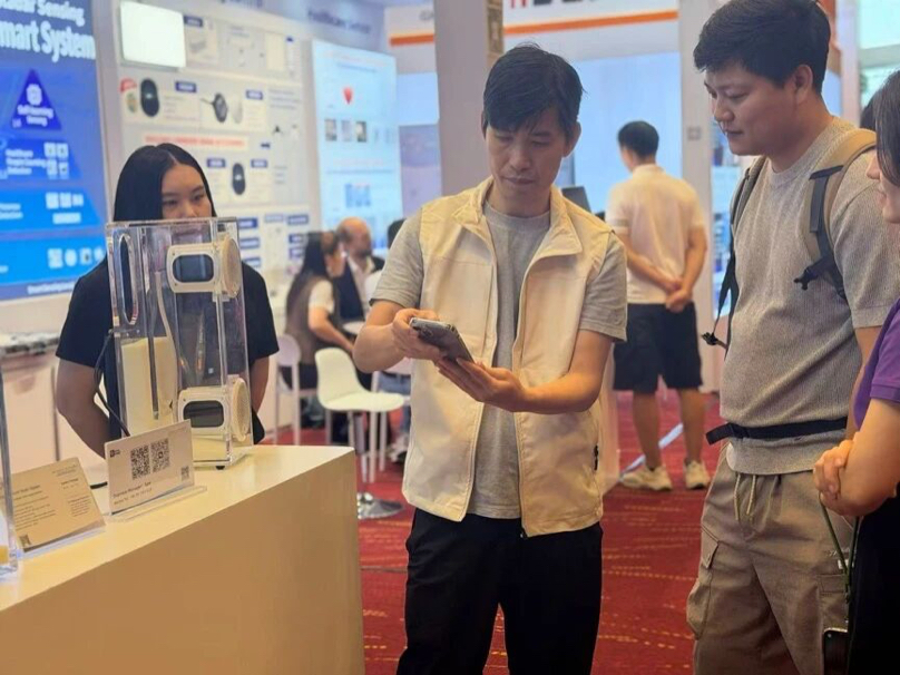 \ 10月27日香港国际秋季灯饰展在香港_004.JPG